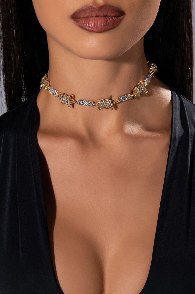 vanter Udholde Blaze KEEP YOUR DISTANCE BARBED WIRE RHINESTONE CHOKER IN GOLD