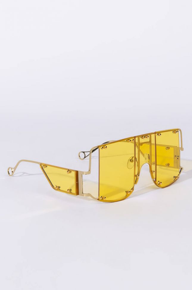 Front View Atl Oversized Sunnies