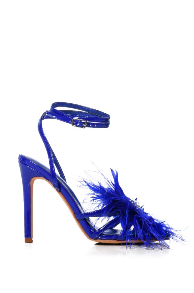 AZALEA WANG ABOVE AND BEYOND FEATHER FLOWER DECOR SANDAL IN BLUE
