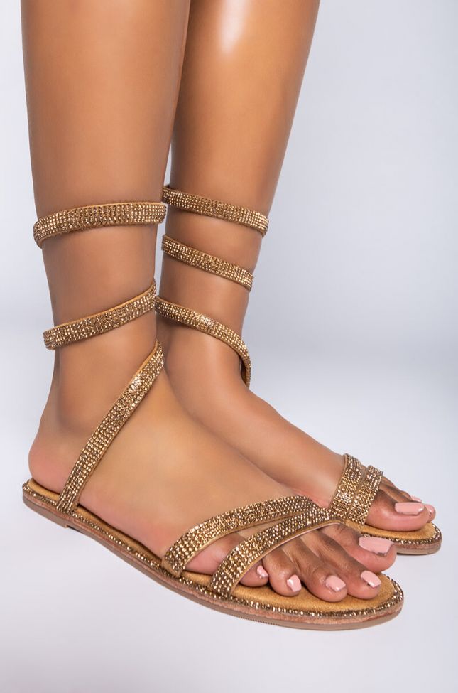 Full View Azalea Wang Dont Get It Twisted Flat Sandal In Gold in Gold