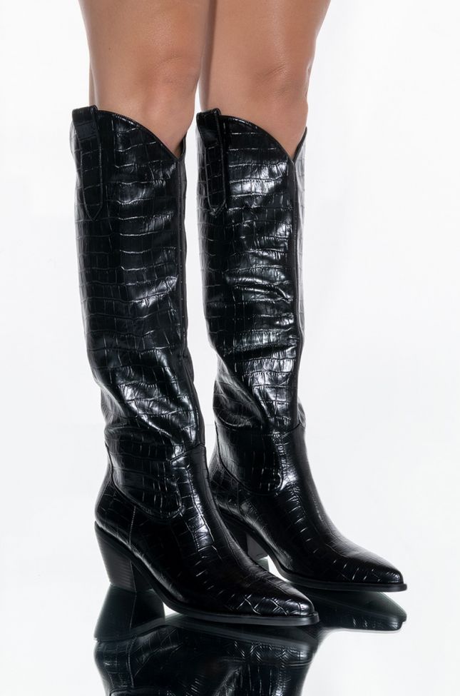 Front View Azalea Wang Down Under Chunky Boot In Black