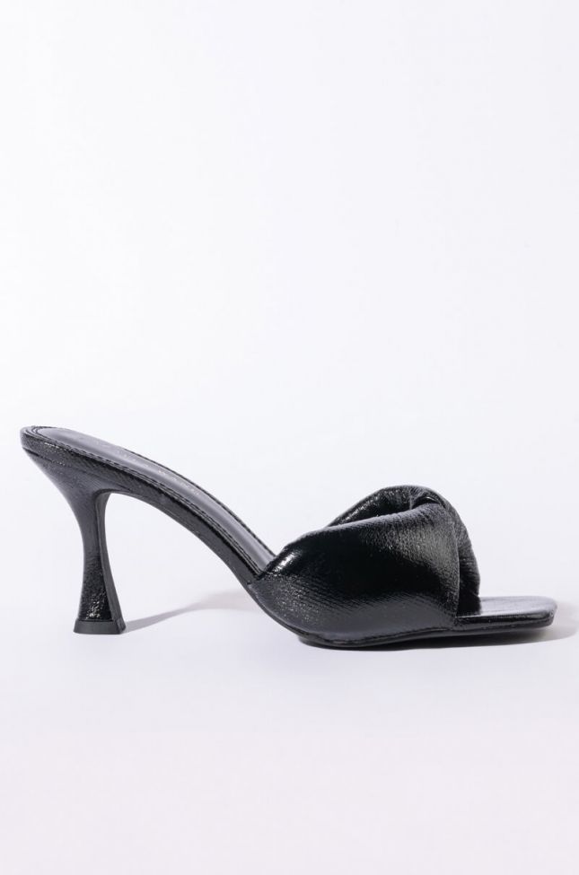 Front View Azalea Wang Easy With You Chunky Sandal In Black