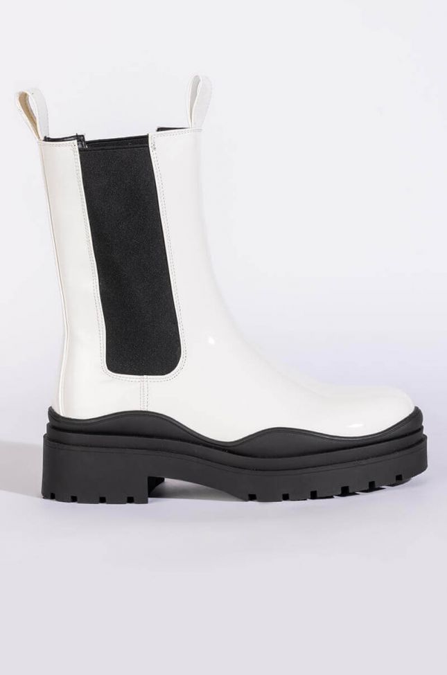 Front View Azalea Wang Ghosted Flatform Chelsea Boot In Black White
