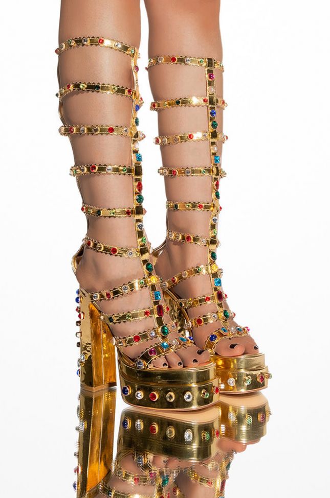 Front View Azalea Wang Gold Digger Chunky Sandal In Gold