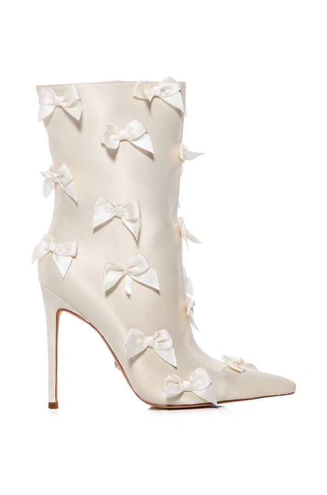 Side View Azalea Wang In The Know Bow Boot In Cream