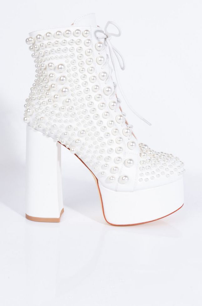 Side View Azalea Wang Its The Pearls For Me Chunky Bootie In White