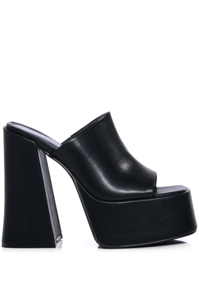 Side View Azalea Wang Sheba Chunky Sandal In Black