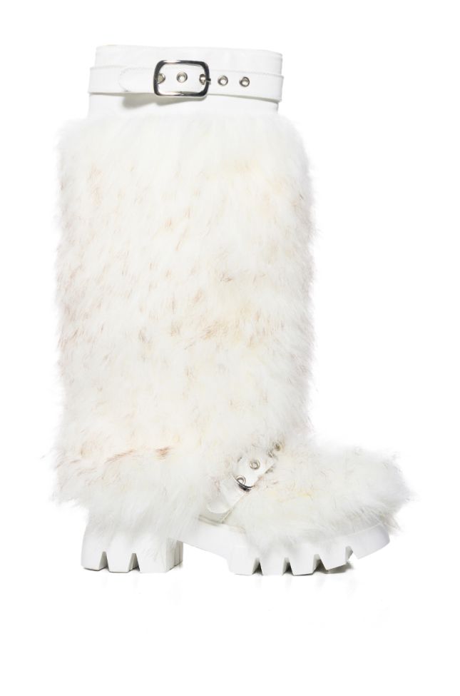 Extra View Azalea Wang Tommie White Furry Boot