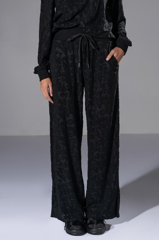 BE HERE TEXTURED WIDE LEG SWEATPANT