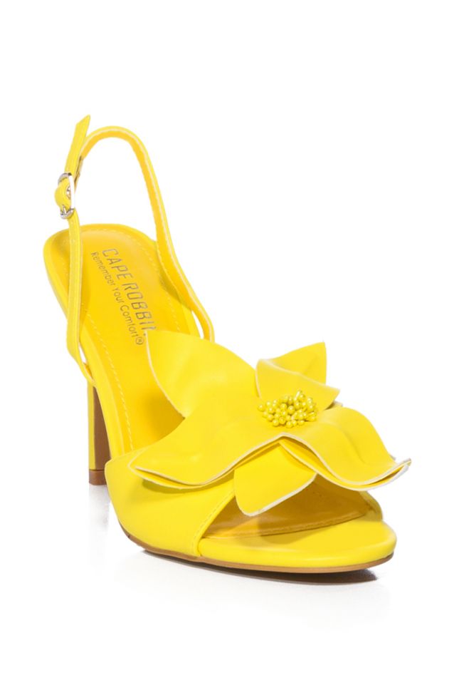Back View Blooming Flower Detail Sandal In Yellow