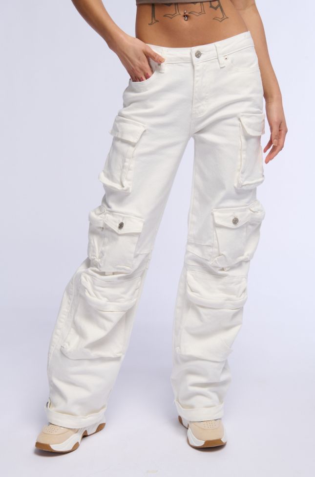 Detail View Brooklyn Cargo Pocket Wide Leg Jean In White