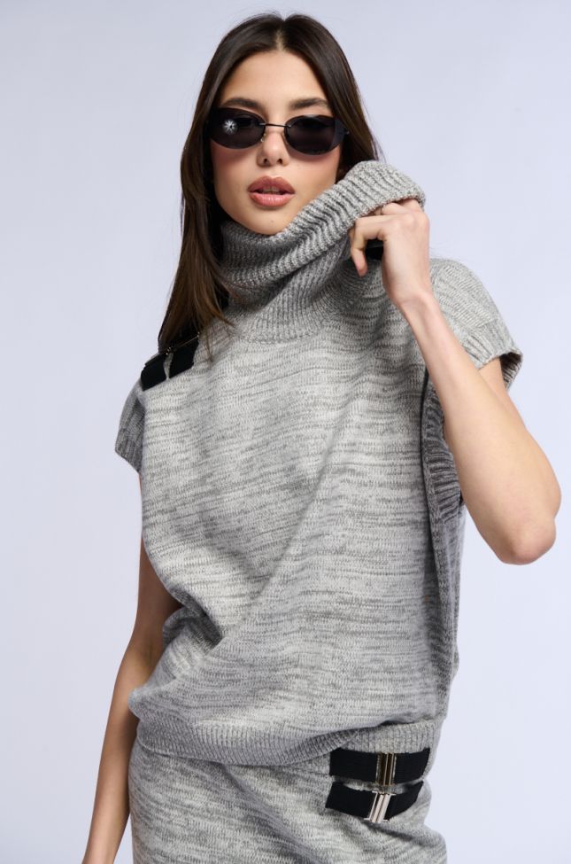 Front View Buckle Up Sleeveless Turtleneck Sweater Top