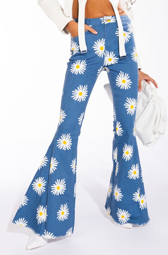 COMING UP DAISIES PRINTED FLARED JEAN