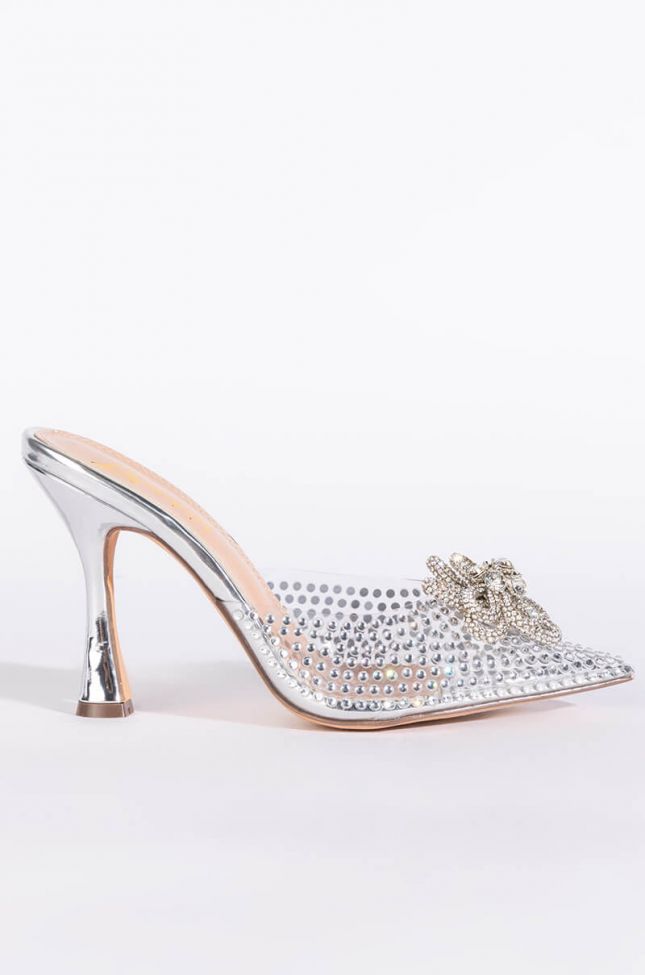Back View Divinny Embellished Pump In Silver