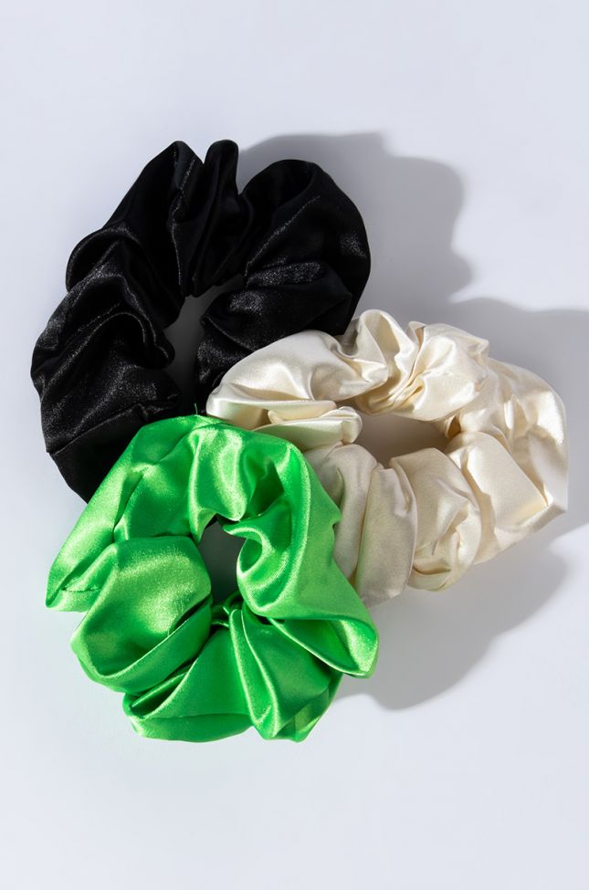 Side View Essential Black And Green Scrunchie Set