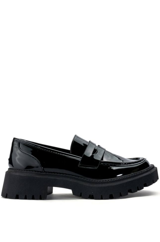 Side View Flay Patent Loafer In Black