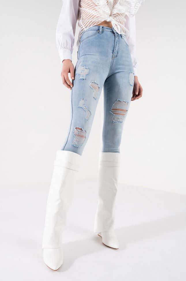 Front View Flex-fit Extreme Stretch High Waisted Distressed Skinny Jeans