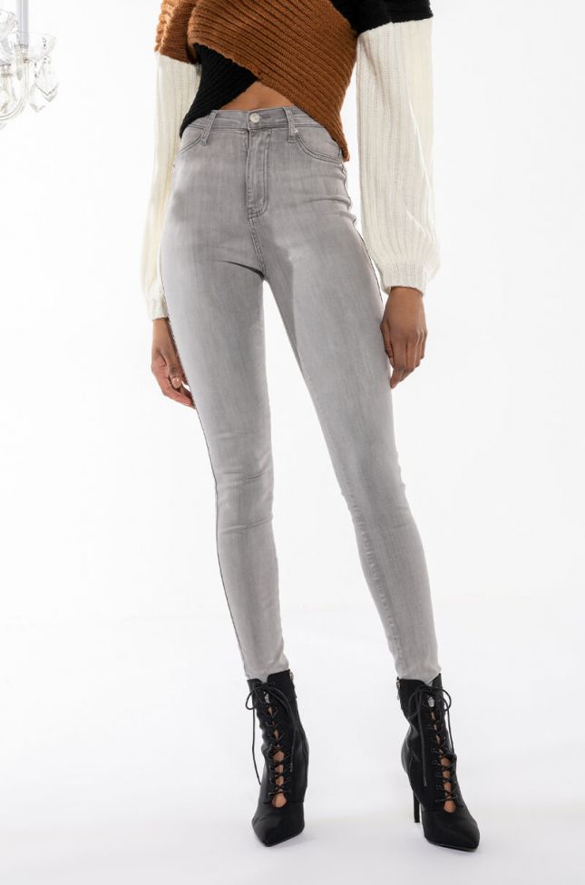 Front View Flex-fit High Waisted Super Stretchy Skinny Jeans