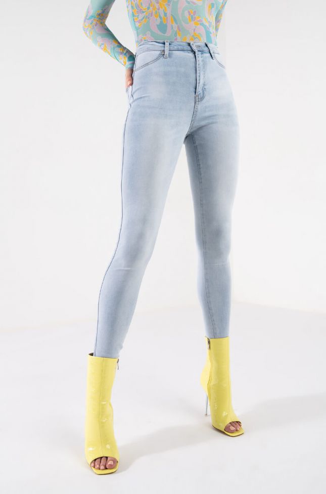 Back View Flex-fit High Waisted Super Stretchy Skinny Jeans