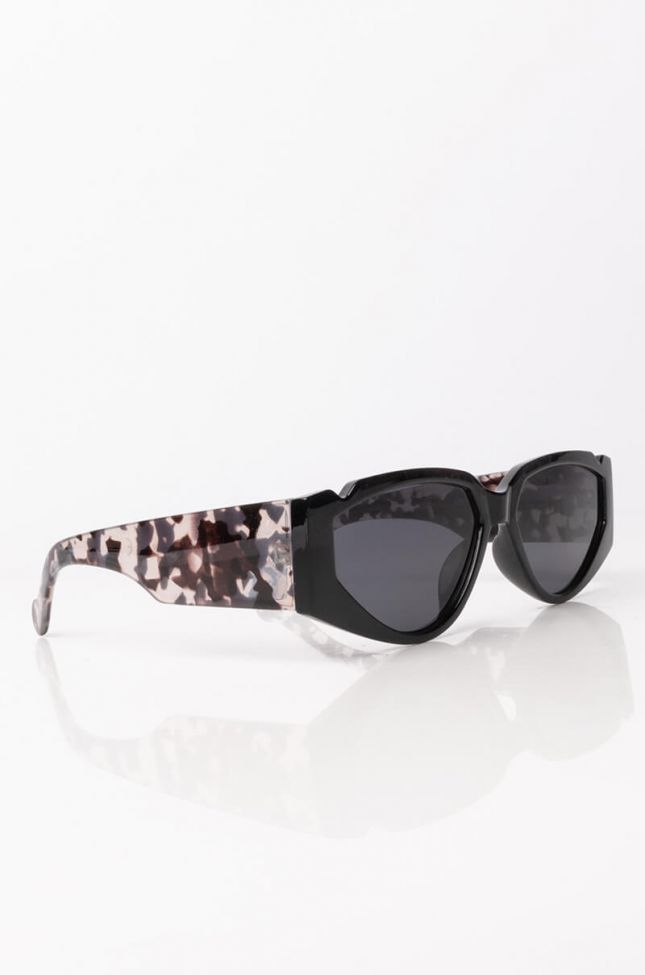 Front View Dreaming Of You Tortoise Sunnies in Black