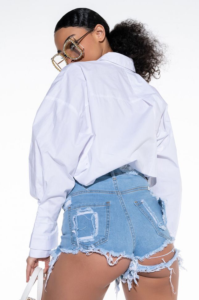 Side View In The Middle Denim Shorts