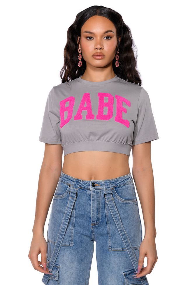 LE BAYBAY PATCH CROPPED T SHIRT