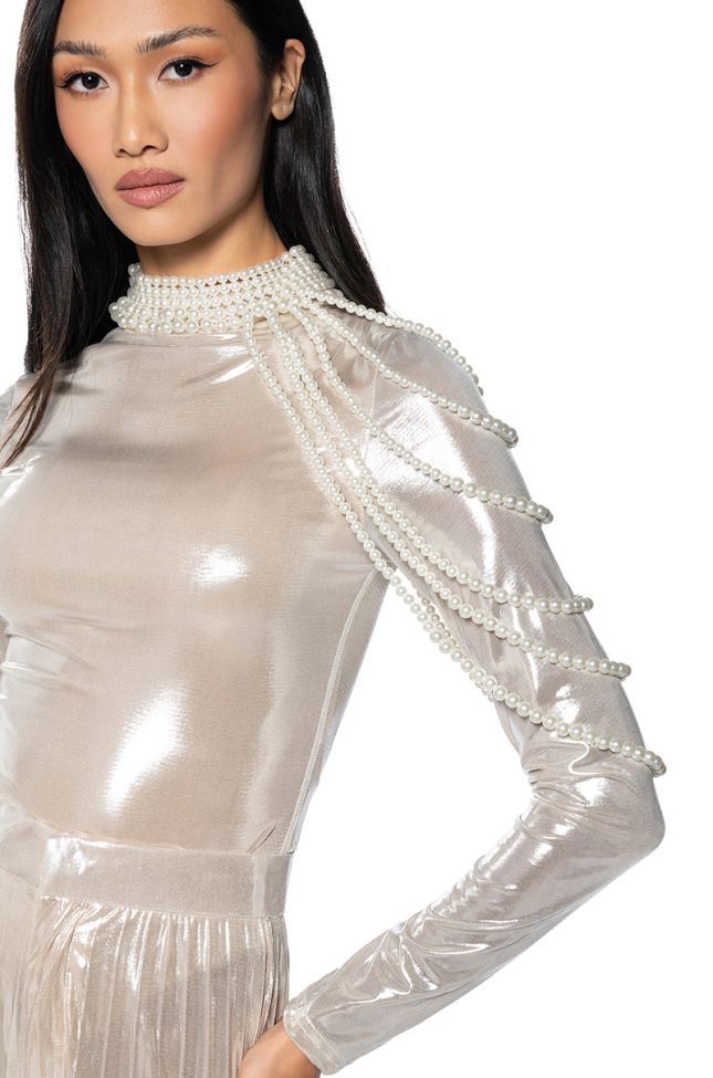 Front View Living In Luxury Pearl Shoulder Chain