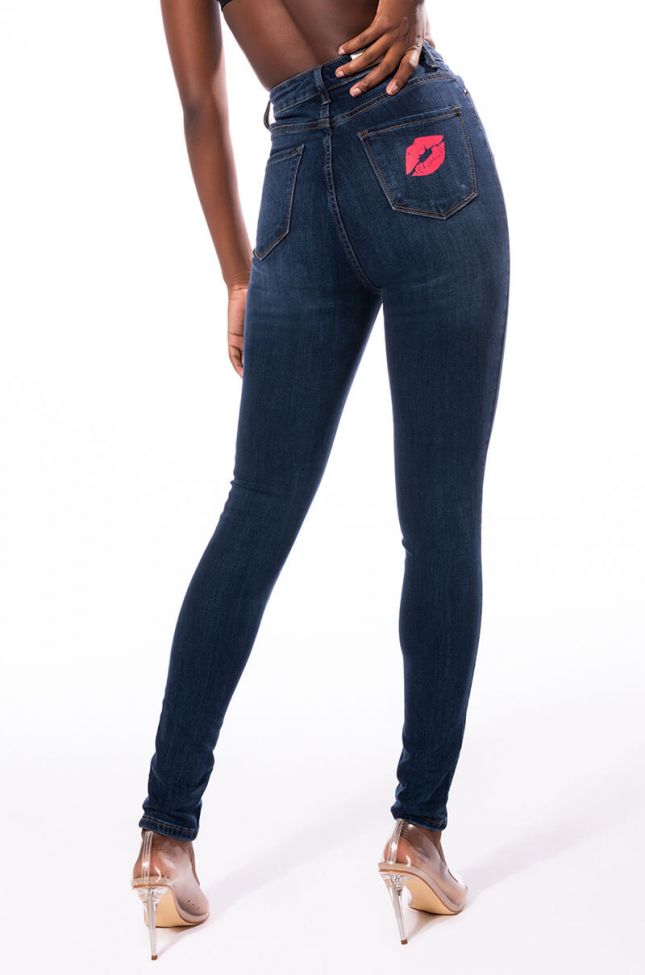 Side View Model Off Duty High Rise Stretchy Skinny Jeans