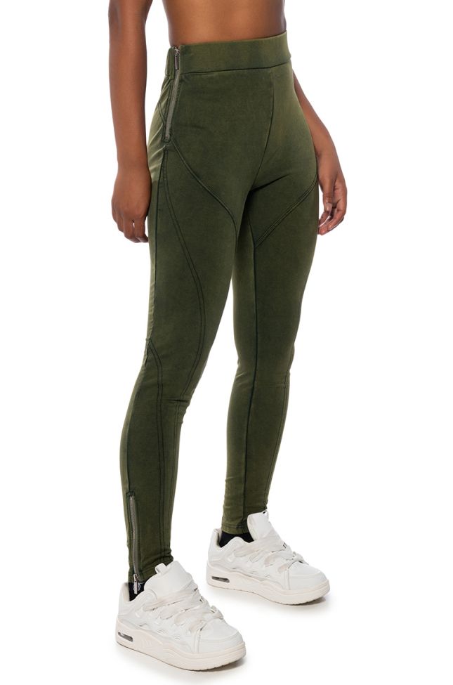 Front View Model Off Duty Mineral Wash Legging