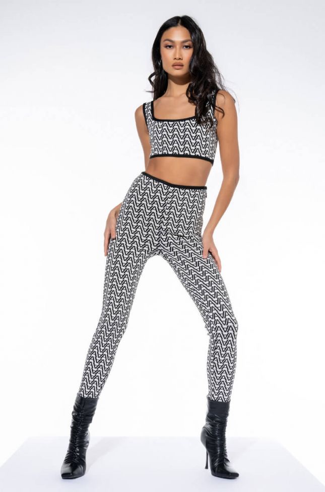 Front View Off Duty Geometric Legging