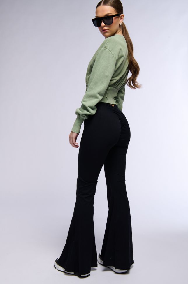 Extra View On The Run Ruched Back Flare Legging In Black