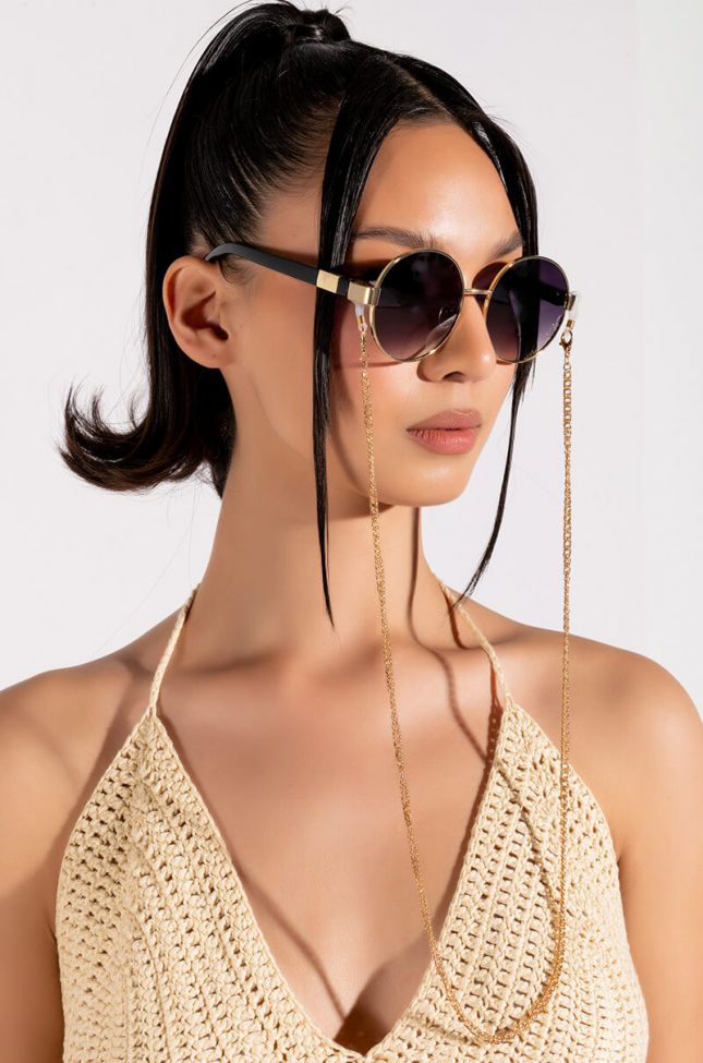 Side View Over It Chain Sunnies