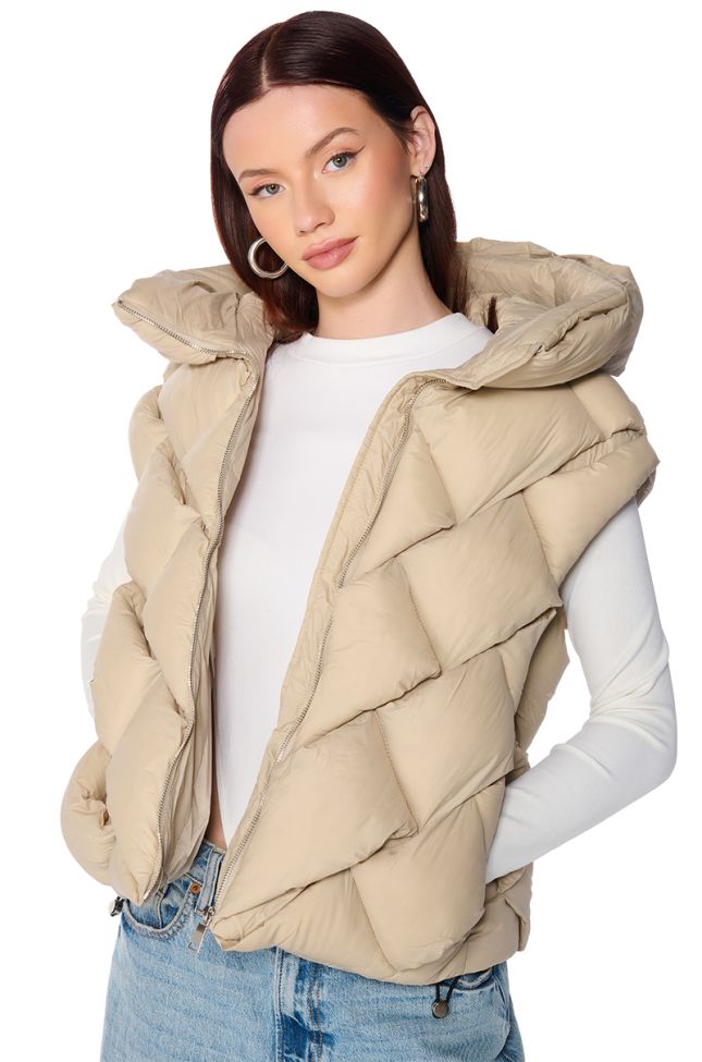 Extra View Paddington Weave Puffer Vest In Tan