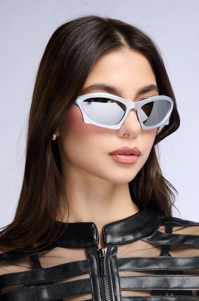 Front View Saabie Sunglasses In Silver