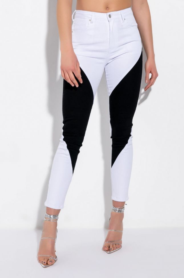 Front View Sensuality Skinny Jeans