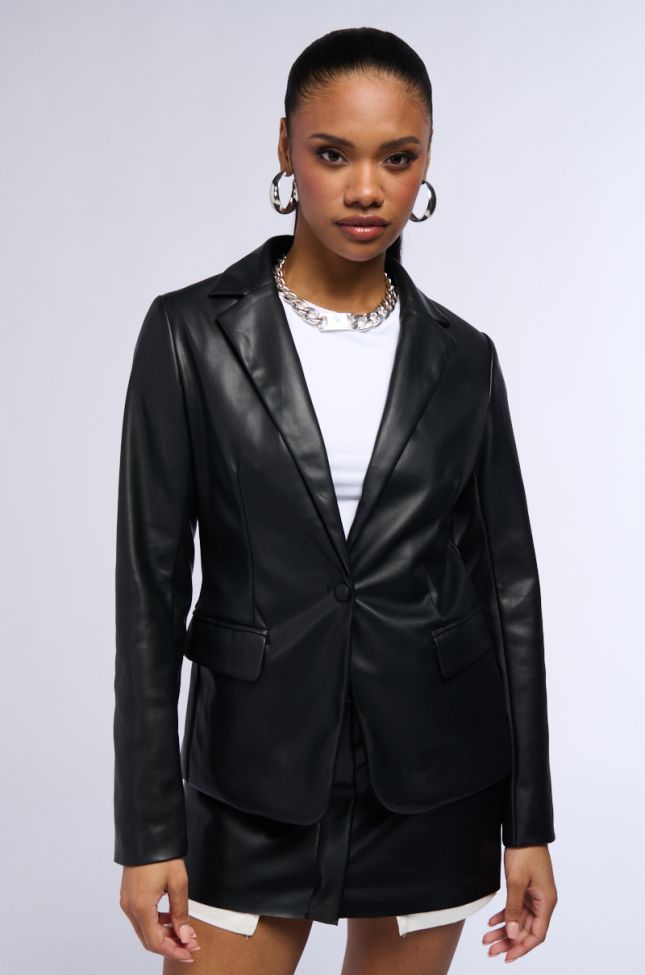 Side View So Chic Soft Faux Leather Blazer In Black