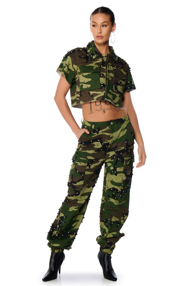 Side View Standing Ovation Camo Jogger Pant