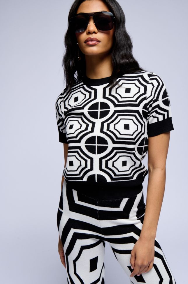 Front View Stop And Stare Geometric Short Sleeve Sweater