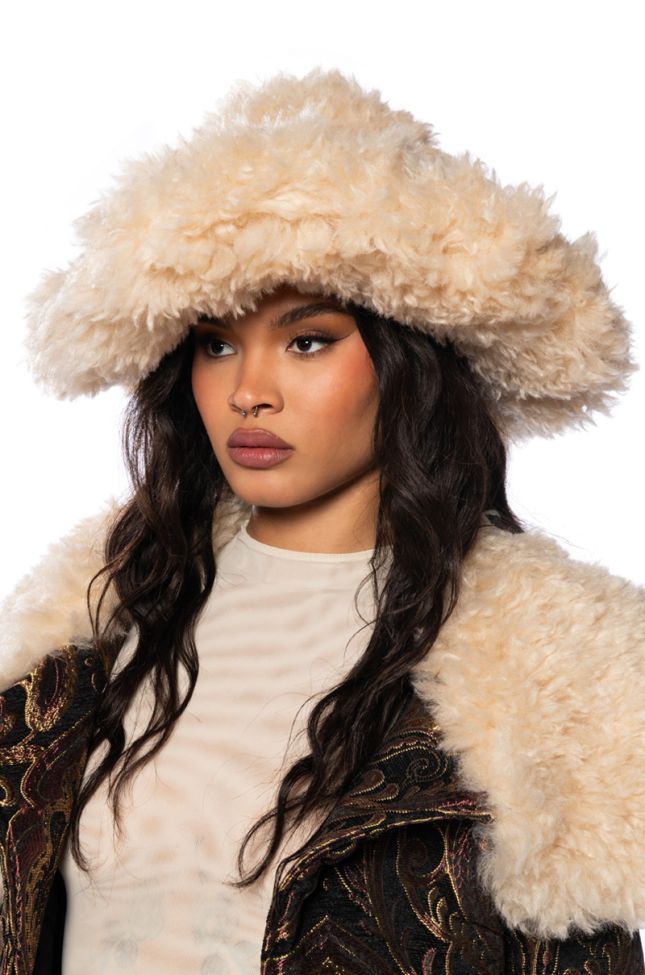 Full View Ultimate Fluff Bucket Hat In Ivory