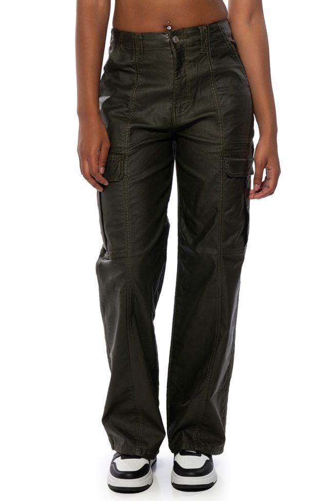 Front View Unforgettable Cargo Pant In Olive
