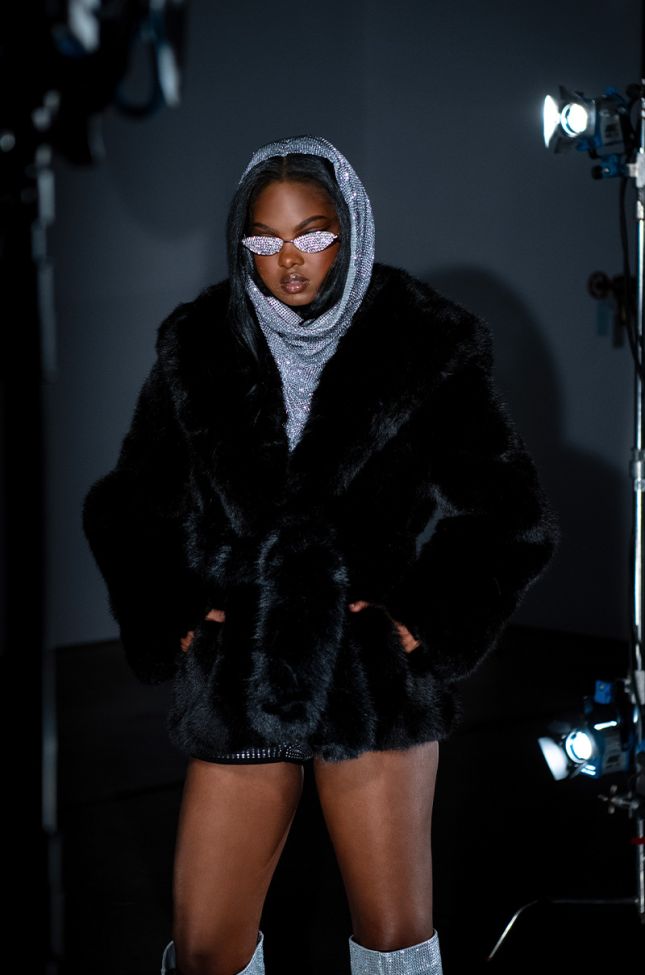 Extra View Yeti Sharp Shoulder Faux Fur Coat In Black