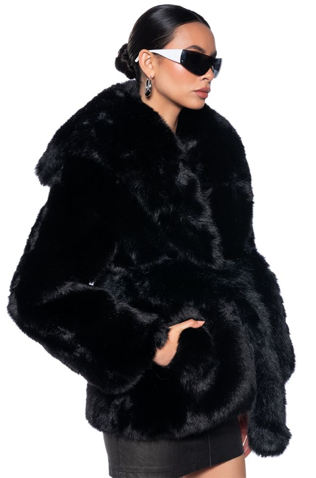 Extra View Yeti Sharp Shoulder Faux Fur Coat In Black