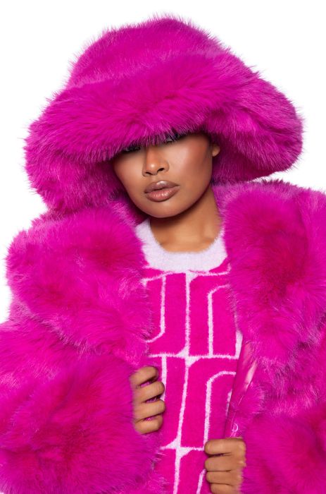 https://www.shopakira.com/media/catalog/product/cache/e1ec6e7286b8c9d0ff46be71c985dad1/d/i/divine-feminine-oversized-faux-fur-bucket-hat_pink_1_1.jpg