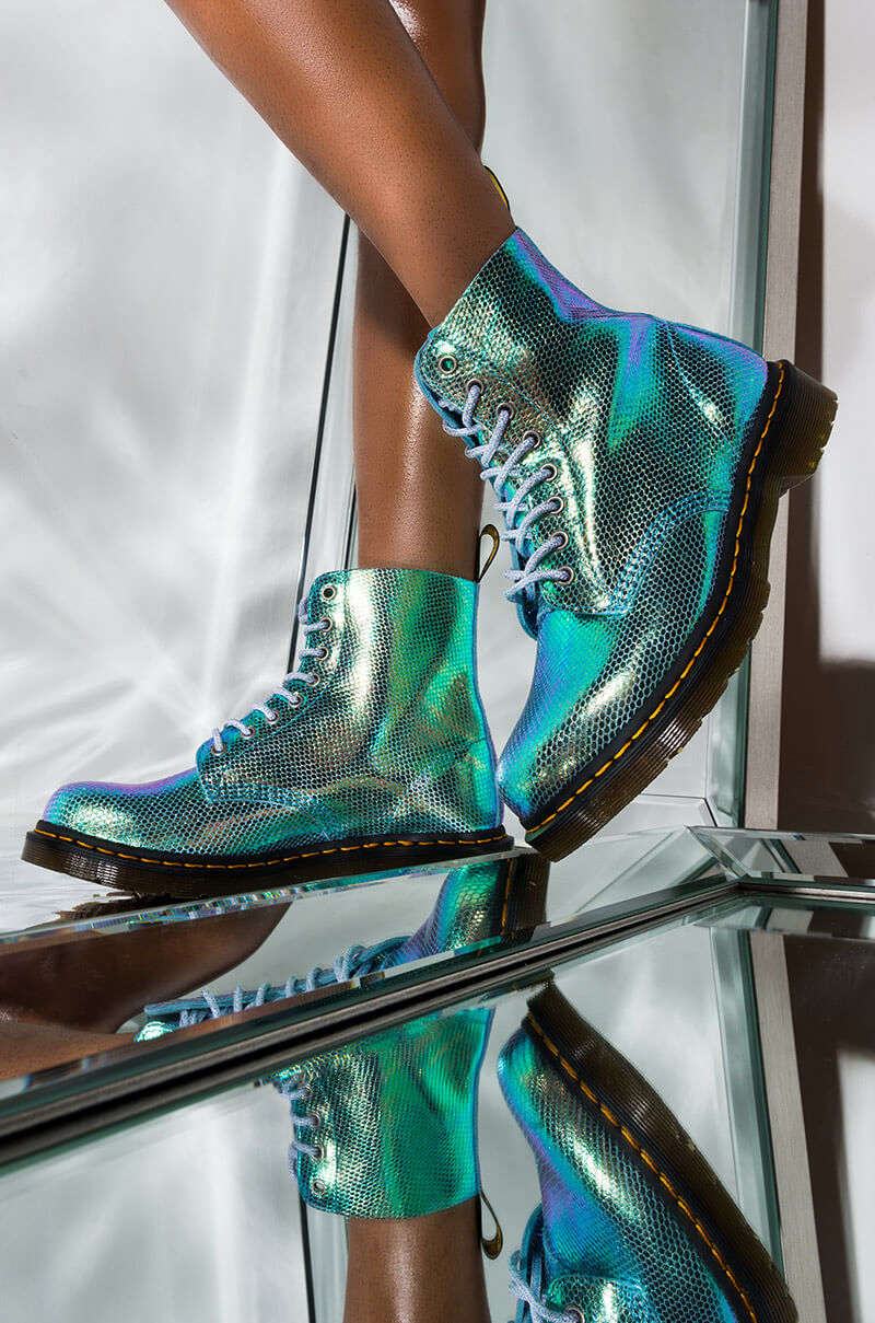 DR MARTEN Holographic Textured Ankle 